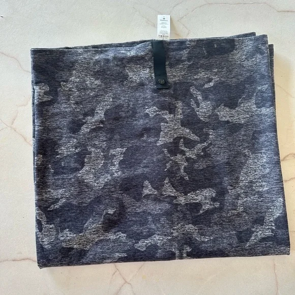 NWOT Lululemon Vinyasa Scarf Rulu Incognito Camo HTR Black - Picture 2 of 5